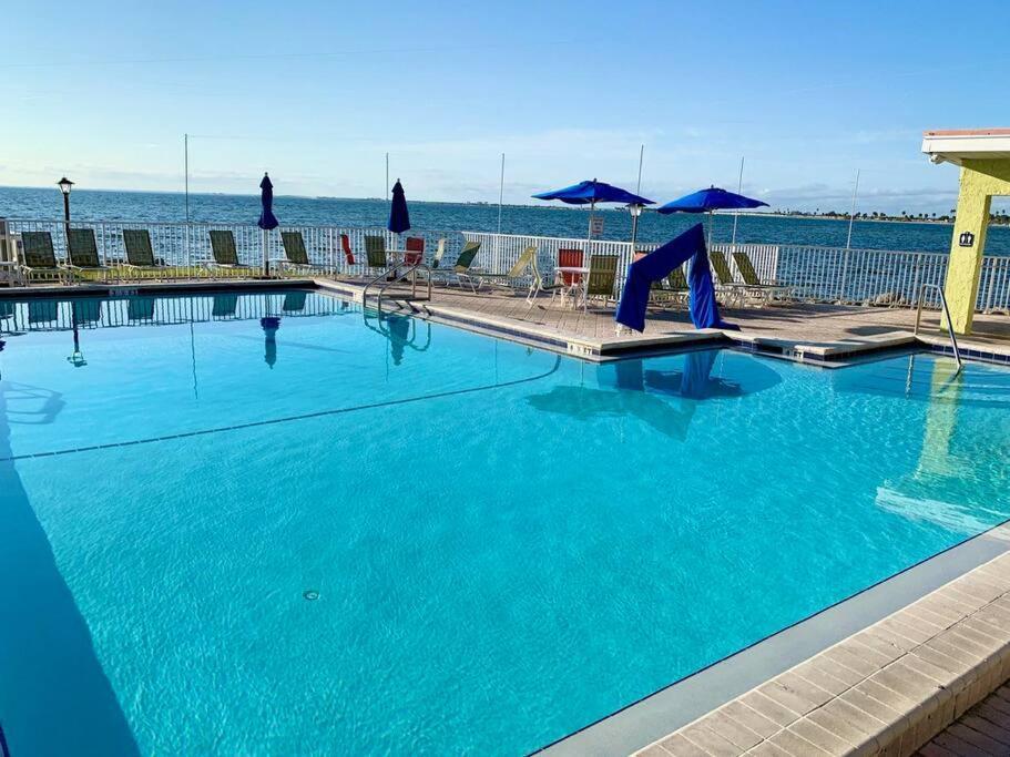 Hébergement de vacances Tropical Serenity-water View Heated Pool Tiki Bar Tampa